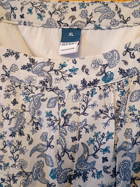 Old Navy Blue and White Floral Paisley Blouse-NWOT - Picture 3 of 3
